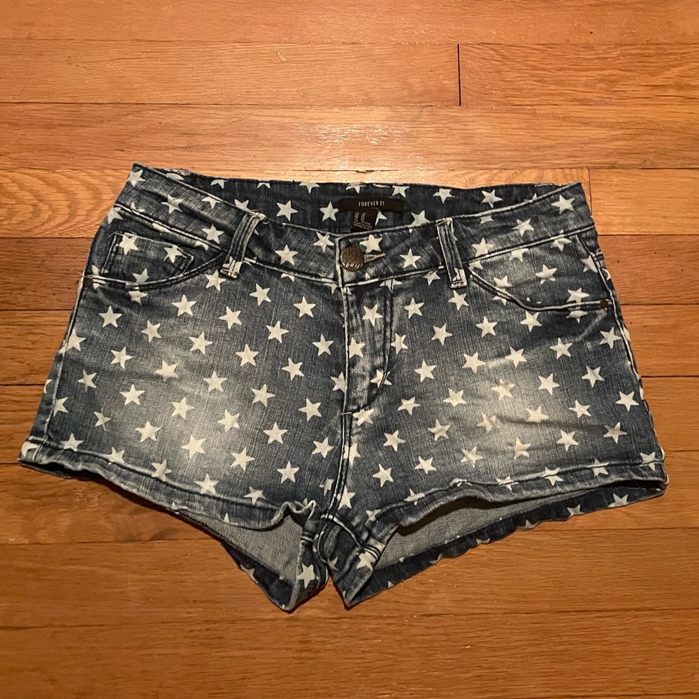 Forever 21 jean shorts with stars size 27